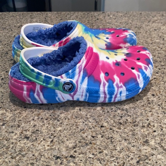 Size J3 Tie Dye Lined Crocs - Picture 6 of 9